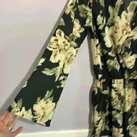 Lulus Floral Long Sleeve Shorts Romper With Pockets. Women’s Size Small - Picture 7 of 10